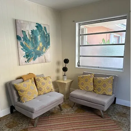 Shared Room For Women - Queen Room - Bunk 4